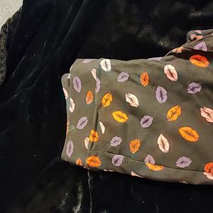 Torrid lip print pixie leggings